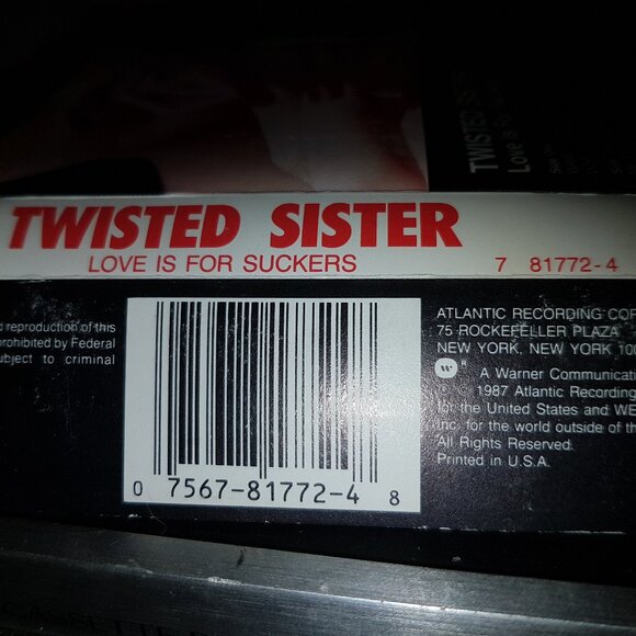 TwisteD SisteR - Picture 1 of 5